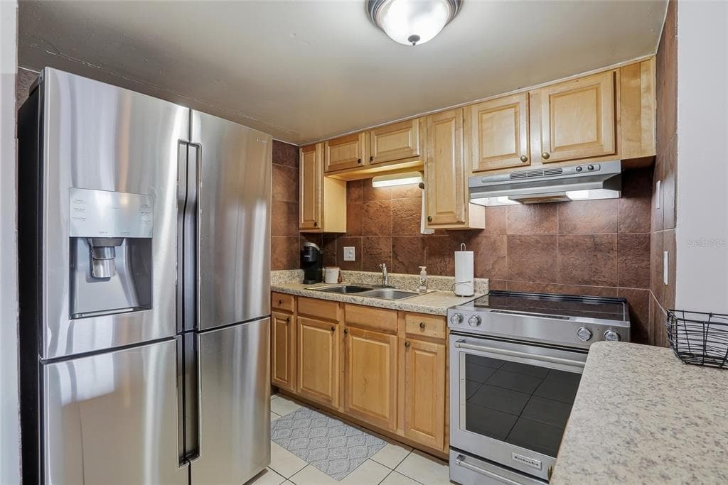 8602 CHAMPLAIN COURT # 90, TAMPA, FL 33614 — zdjęcie 2