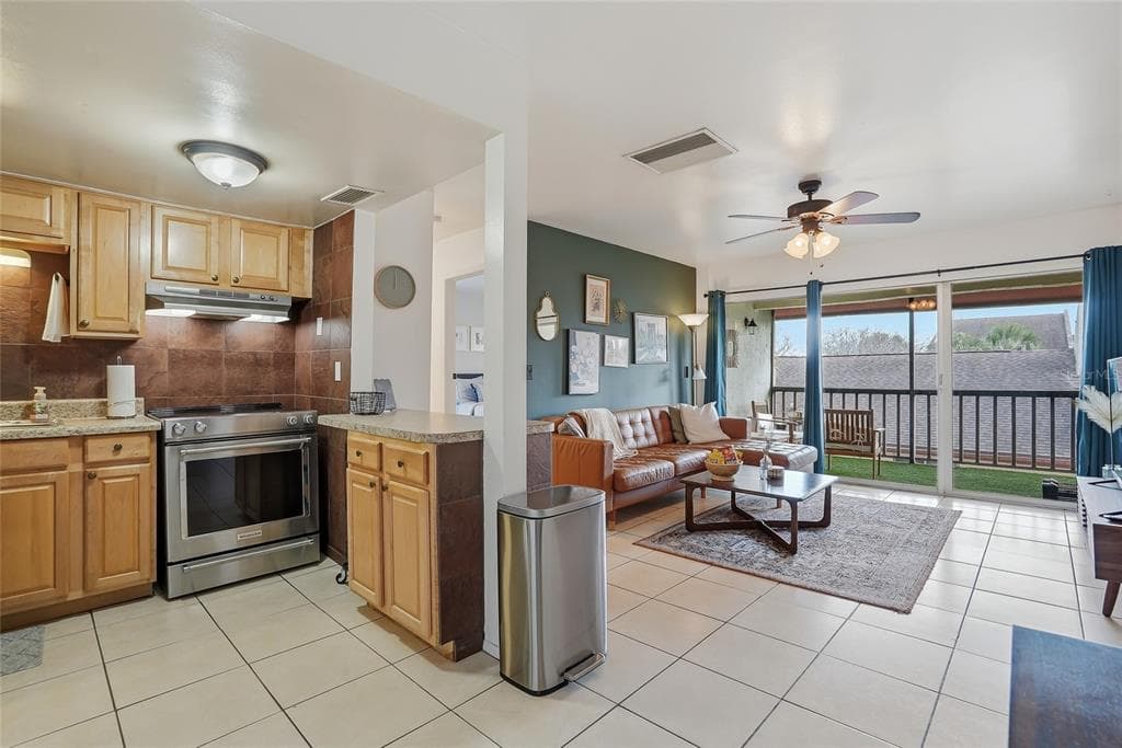 8602 CHAMPLAIN COURT # 90, TAMPA, FL 33614 — zdjęcie 3