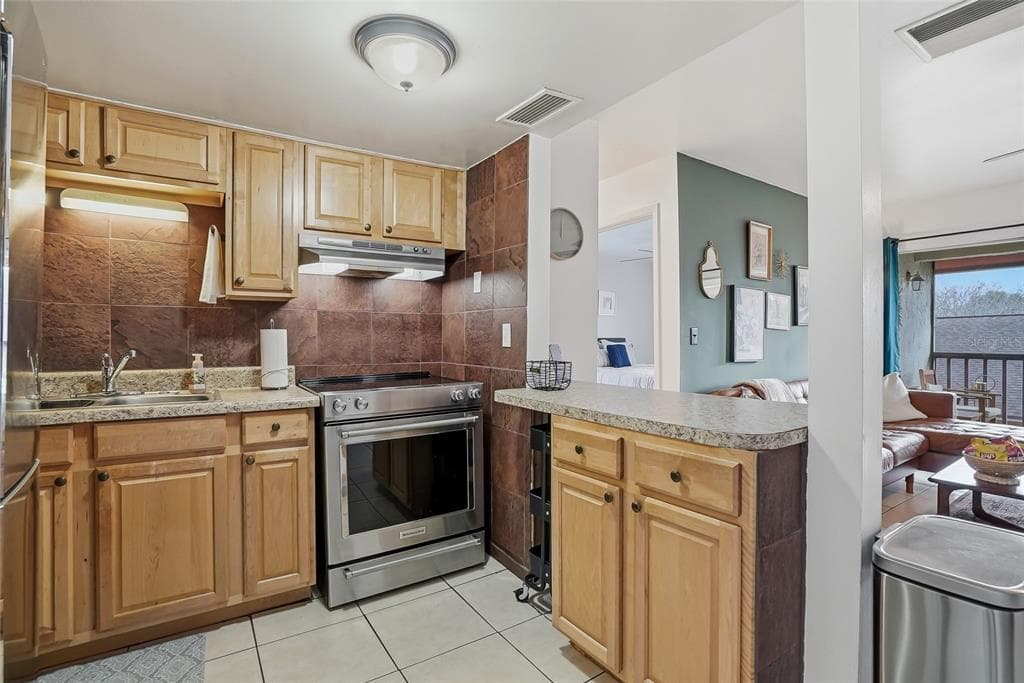 8602 CHAMPLAIN COURT # 90, TAMPA, FL 33614 — zdjęcie 5