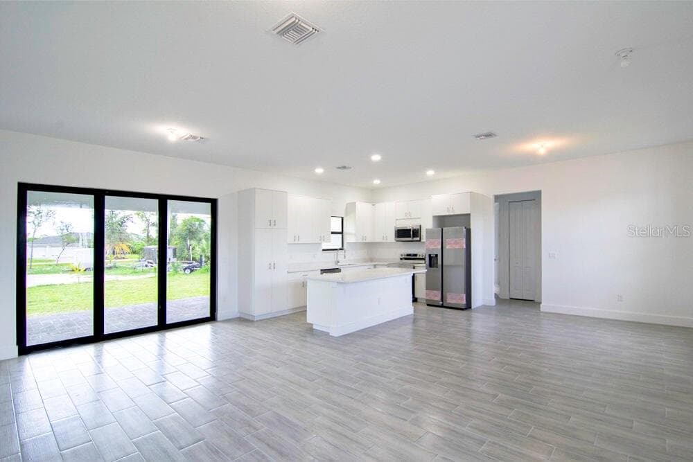 15633 LAKELAND CIRCLE, PORT CHARLOTTE, FL 33981 — zdjęcie 5