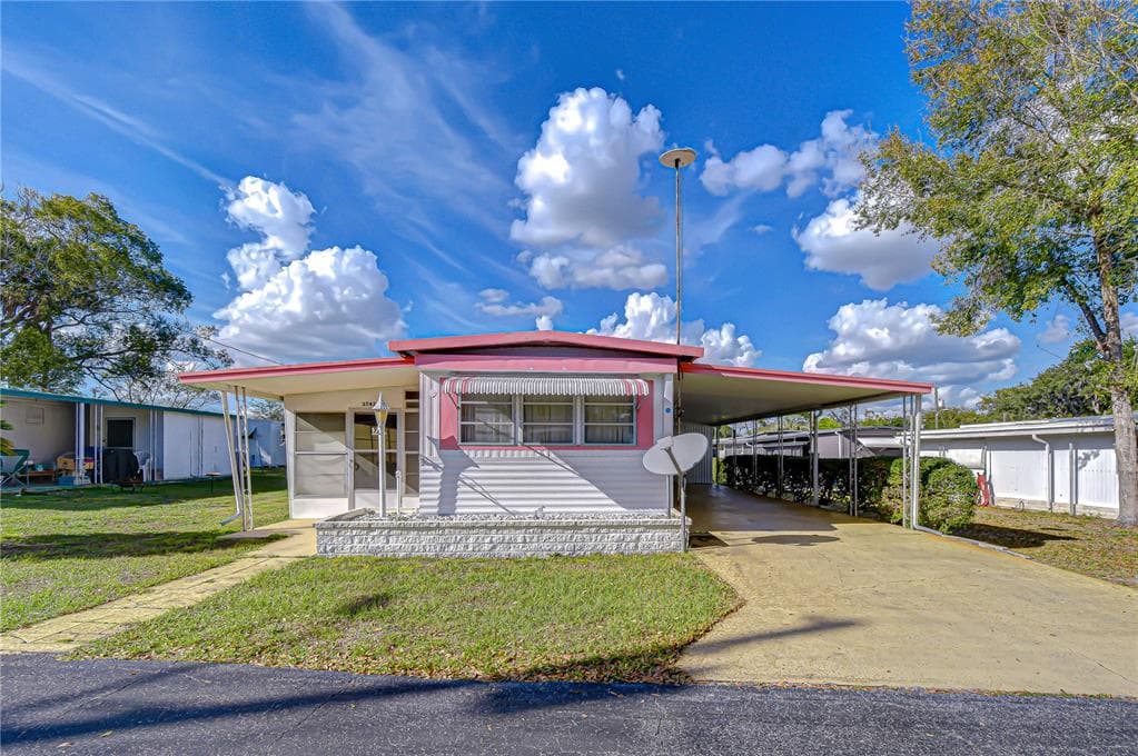 37427 HAMMOND DRIVE, ZEPHYRHILLS, FL 33541
