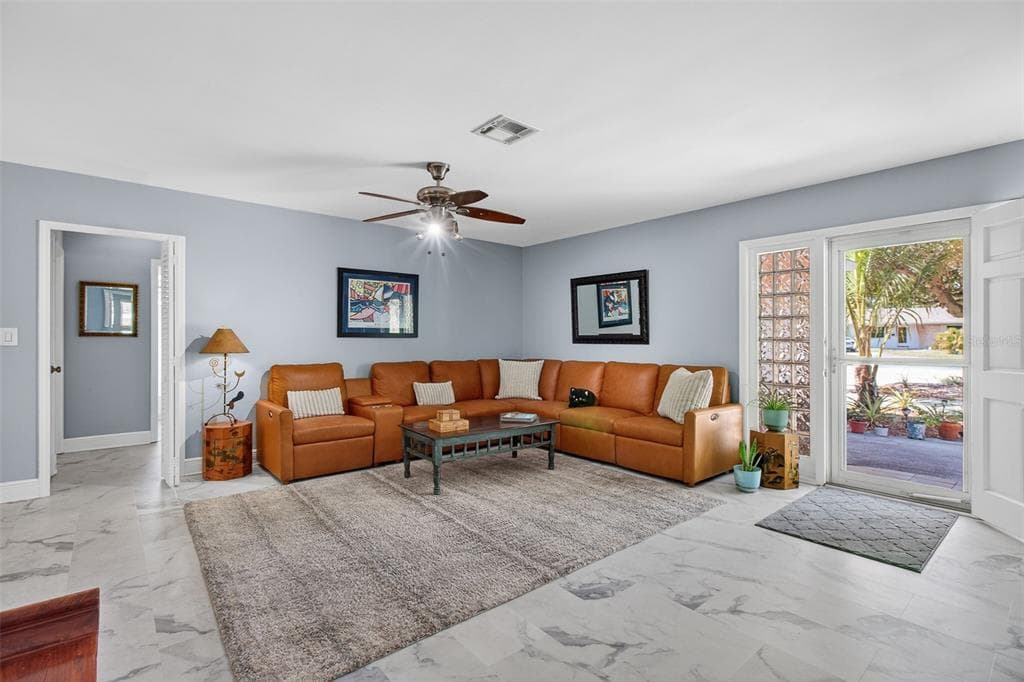 5723 1ST STREET NE, ST PETERSBURG, FL 33703 — zdjęcie 2