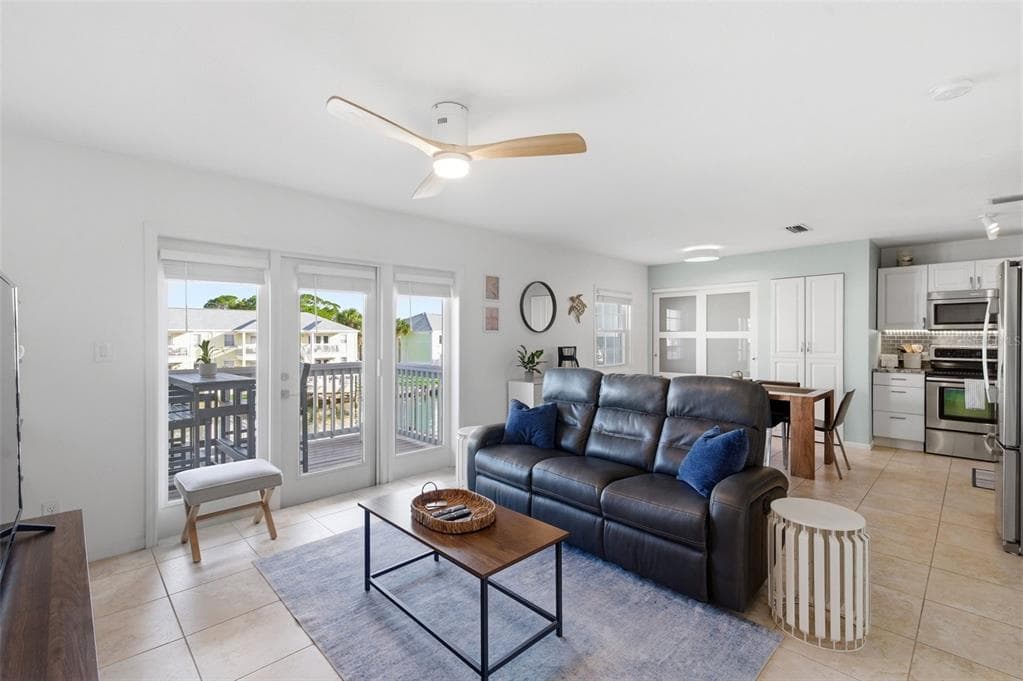 5174 BEACH DRIVE SE # D, ST PETERSBURG, FL 33705 — zdjęcie 4