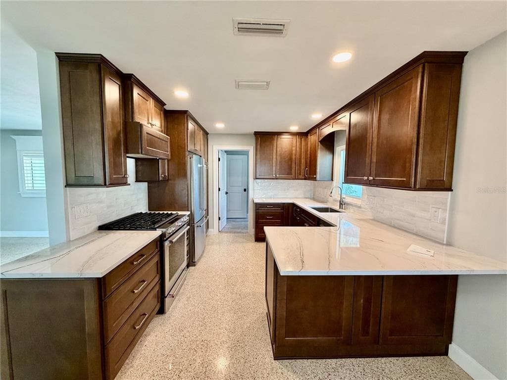 17045 DOLPHIN DRIVE, NORTH REDINGTON BEACH, FL 33708 — zdjęcie 3