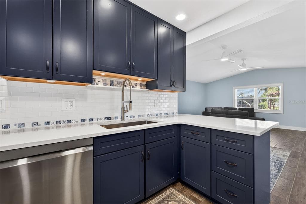 8711 BAY CREST LANE, TAMPA, FL 33615 — zdjęcie 5