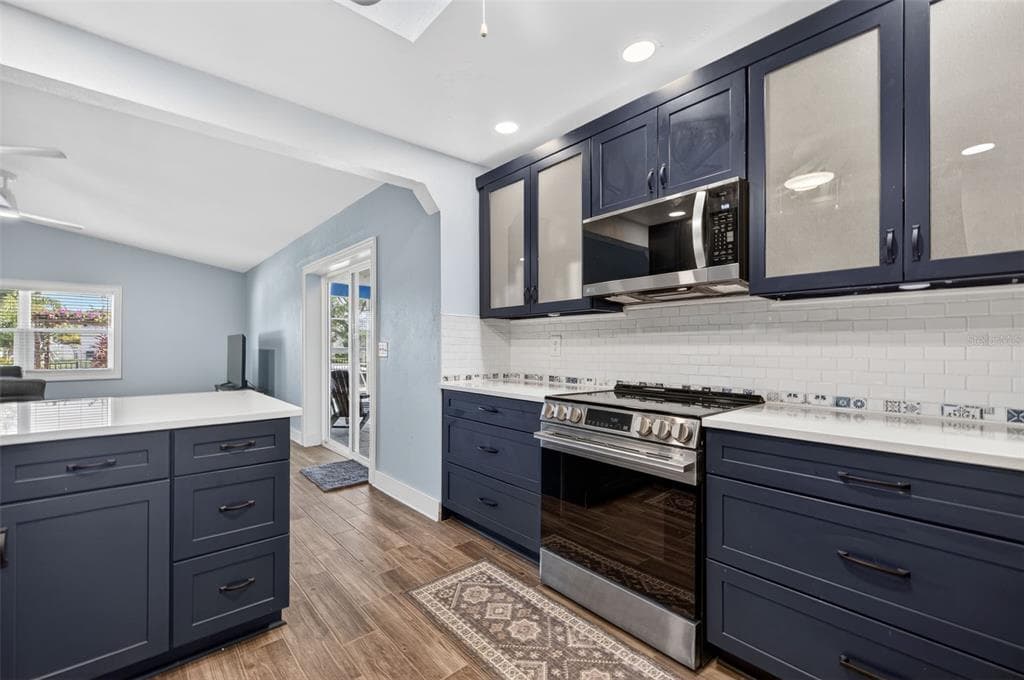 8711 BAY CREST LANE, TAMPA, FL 33615 — zdjęcie 4