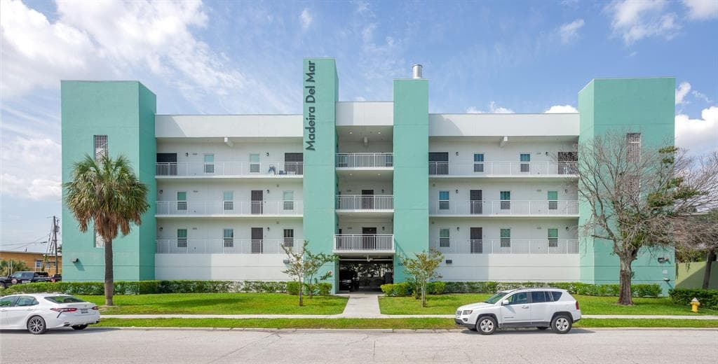 15305 1ST STREET E # 202, MADEIRA BEACH, FL 33708