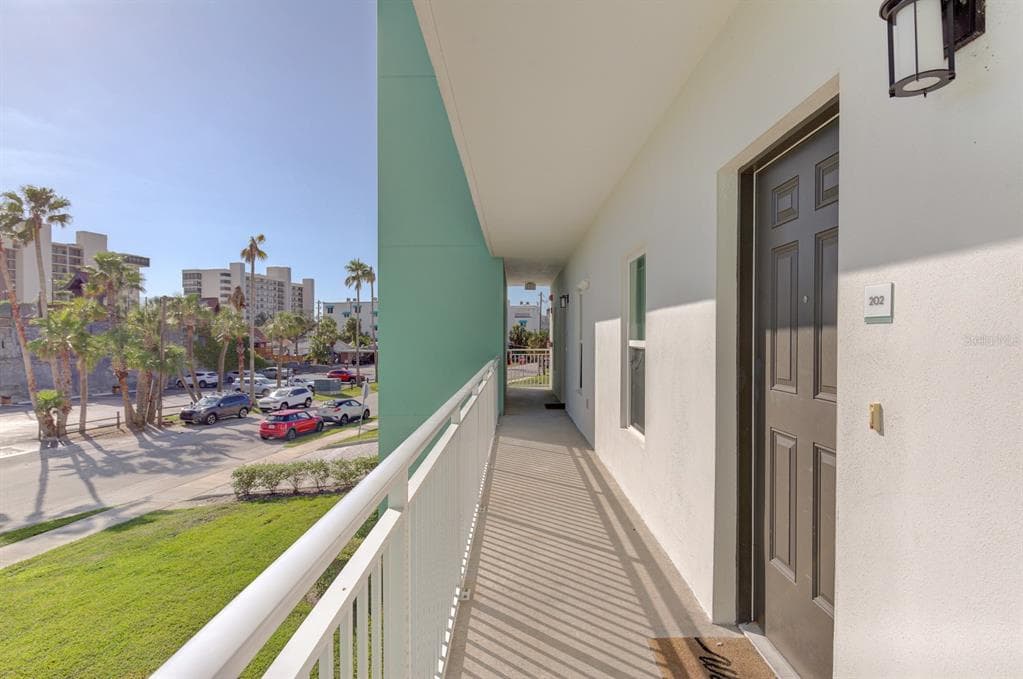 15305 1ST STREET E # 202, MADEIRA BEACH, FL 33708 — zdjęcie 4