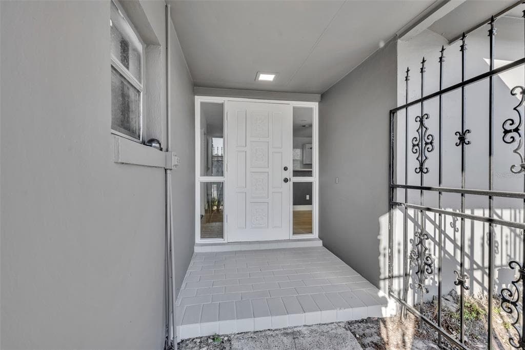 2216 CHERBOURG COURT, ORLANDO, FL 32808 — zdjęcie 4