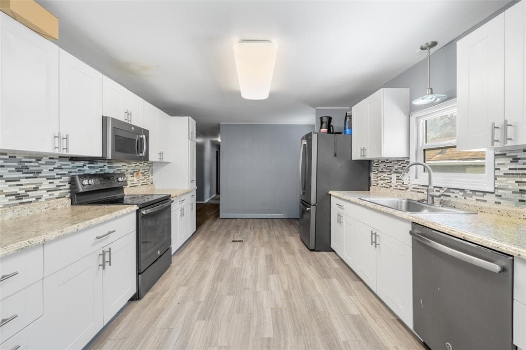 3822 ALICE DRIVE, WESLEY CHAPEL, FL 33543 — zdjęcie 2