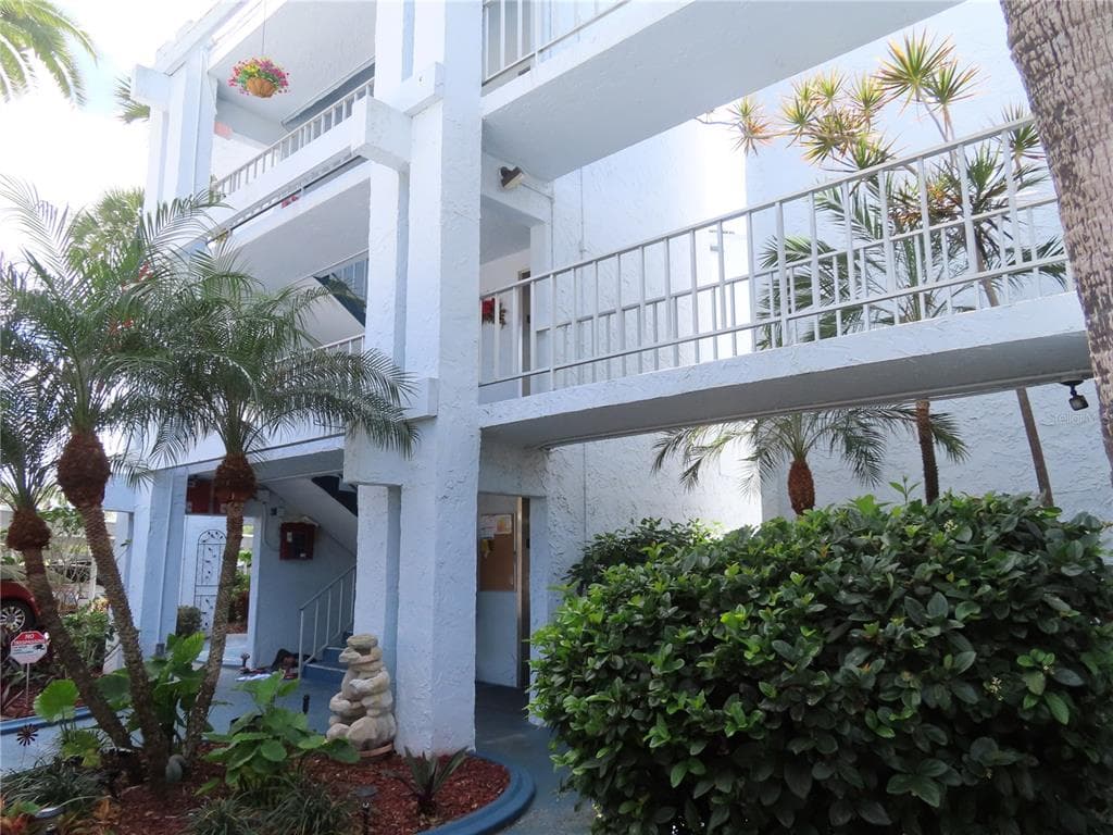 225 COUNTRY CLUB DRIVE # C225, LARGO, FL 33771 — zdjęcie 2