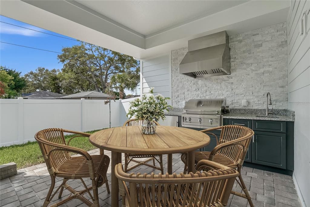 879 53RD AVENUE N, ST PETERSBURG, FL 33703 — zdjęcie 2