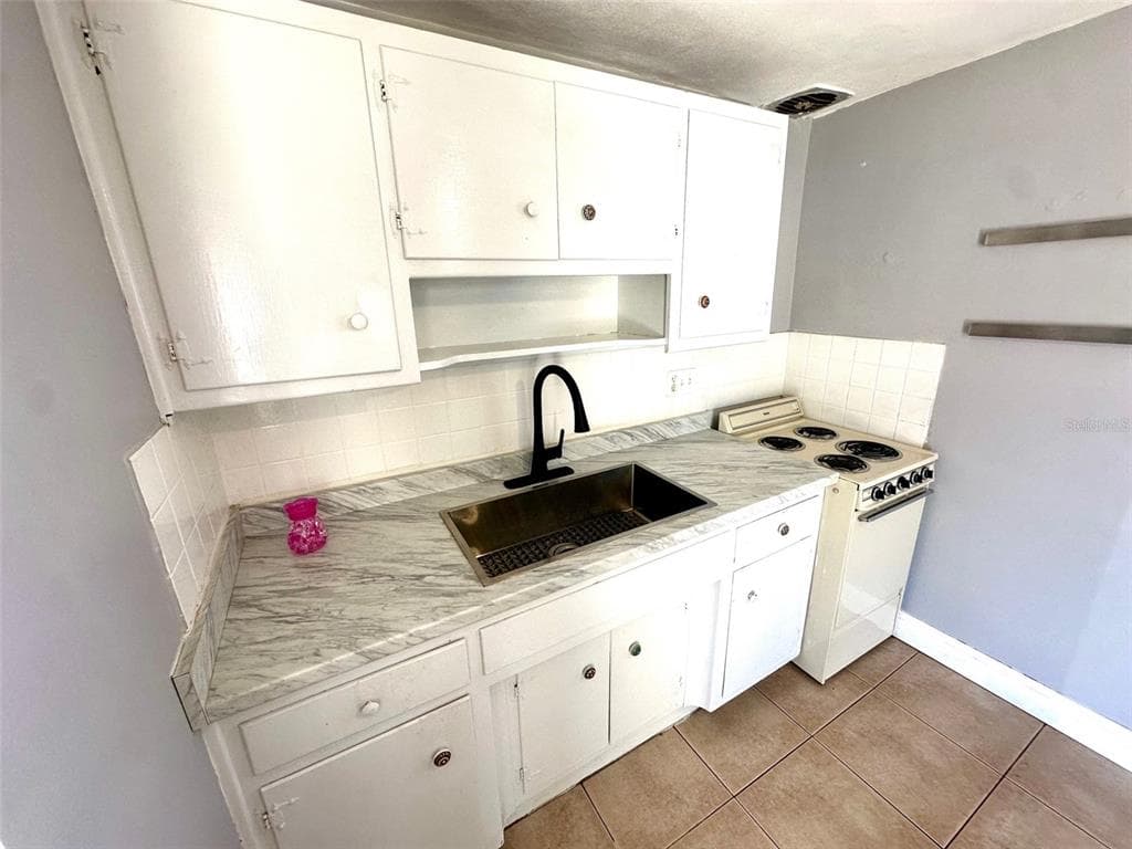 2035 EDGEWATER DRIVE # 10, CLEARWATER, FL 33755 — zdjęcie 4