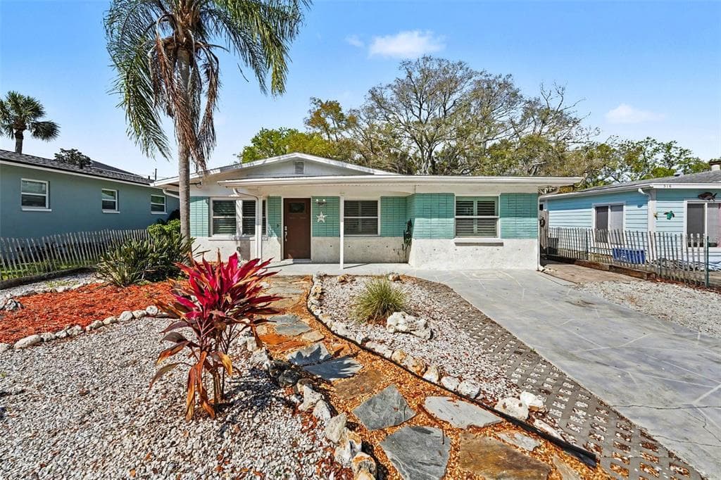 318 BATH STREET, TARPON SPRINGS, FL 34689