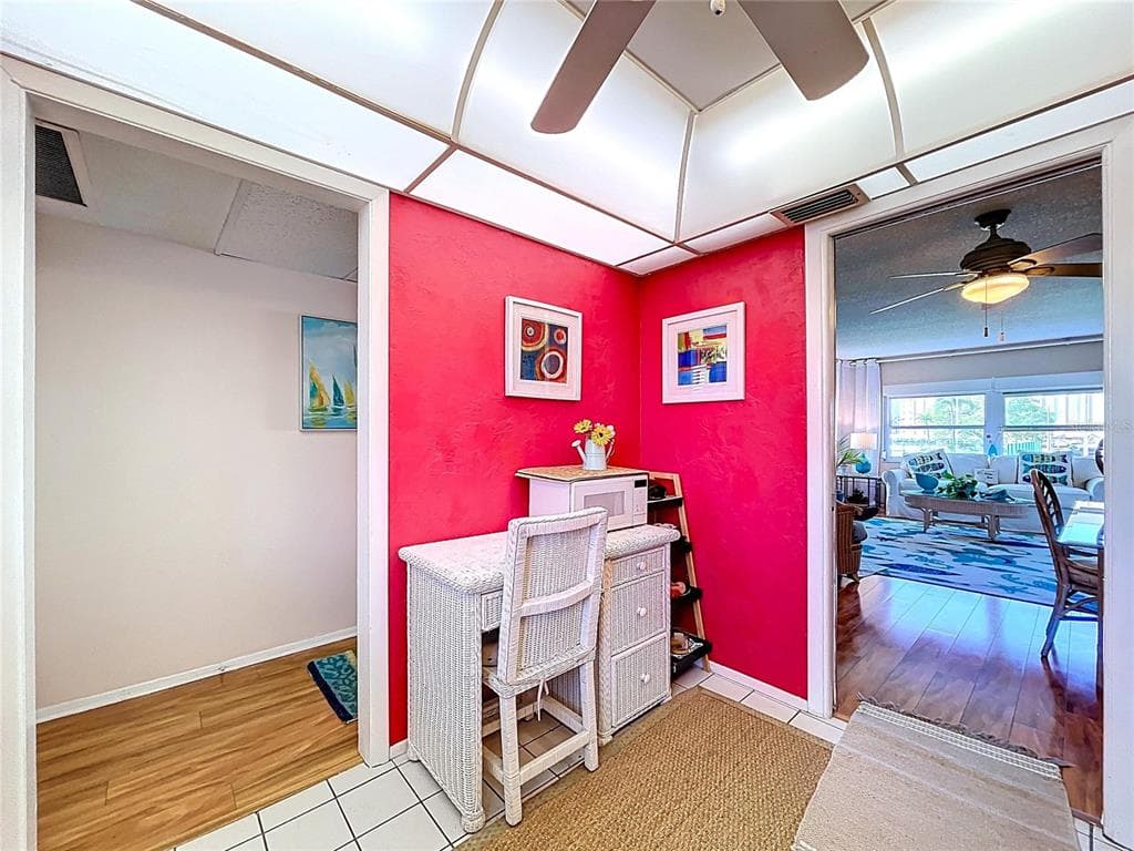 4650 COVE CIRCLE # 209, ST PETERSBURG, FL 33708 — zdjęcie 3