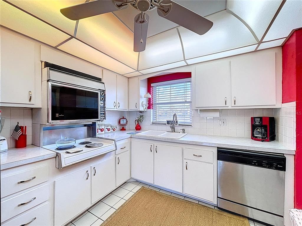 4650 COVE CIRCLE # 209, ST PETERSBURG, FL 33708 — zdjęcie 4