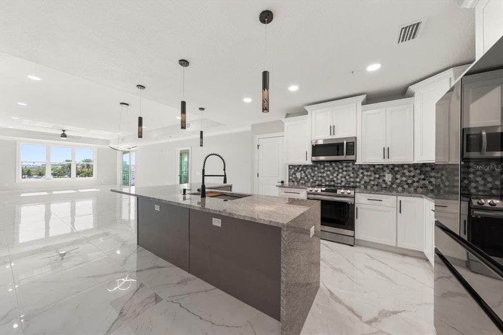 211 DOLPHIN POINT # 303, CLEARWATER, FL 33767 — zdjęcie 3