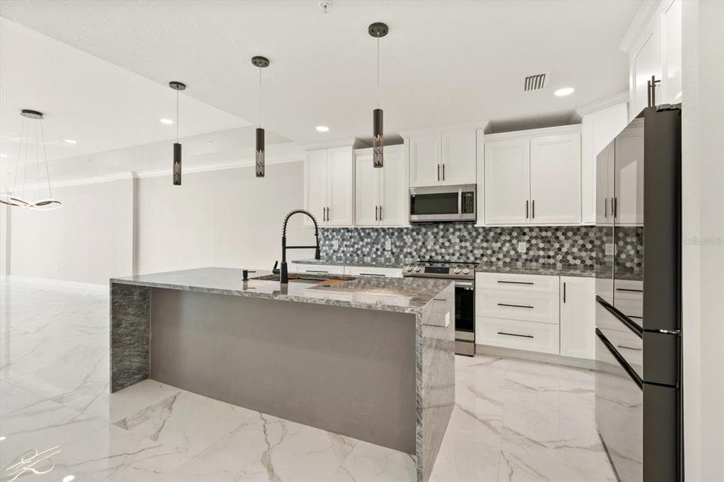 211 DOLPHIN POINT # 401, CLEARWATER BEACH, FL 33767 — zdjęcie 5