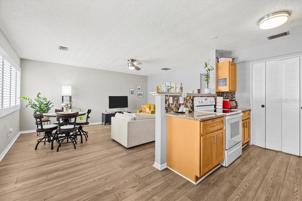 1235 S HIGHLAND AVENUE # 2-307, CLEARWATER, FL 33756 — zdjęcie 3
