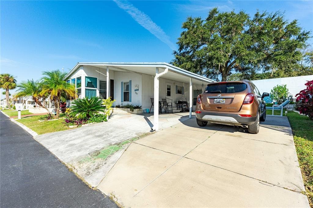 37827 MISSION HILLS AVENUE, ZEPHYRHILLS, FL 33541 — zdjęcie 2