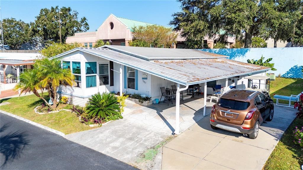 37827 MISSION HILLS AVENUE, ZEPHYRHILLS, FL 33541 — zdjęcie 4
