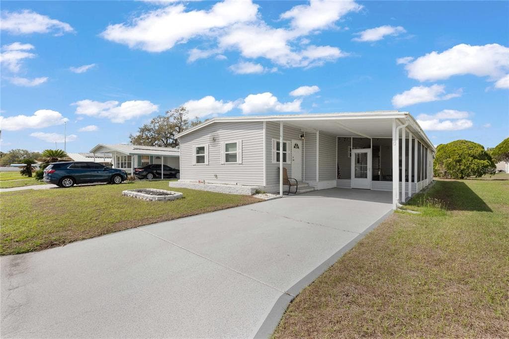5541 BENTON STREET, ZEPHYRHILLS, FL 33542 — zdjęcie 4