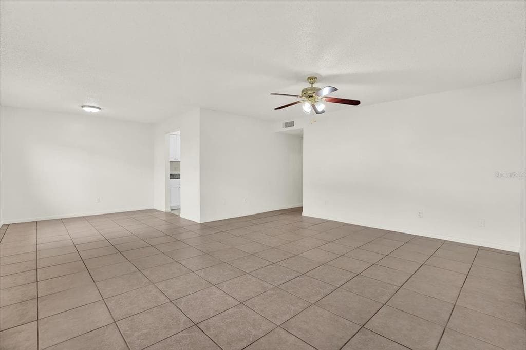 9130 TUDOR DRIVE # M105, TAMPA, FL 33615 — zdjęcie 4