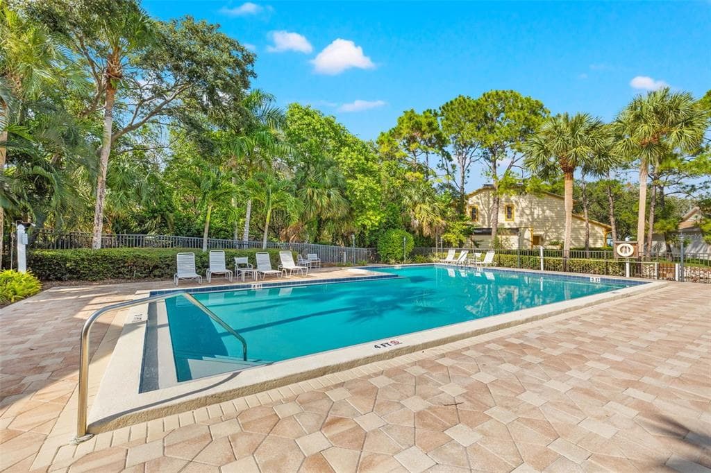 713 CAYA COSTA COURT NE, ST PETERSBURG, FL 33702 — zdjęcie 2