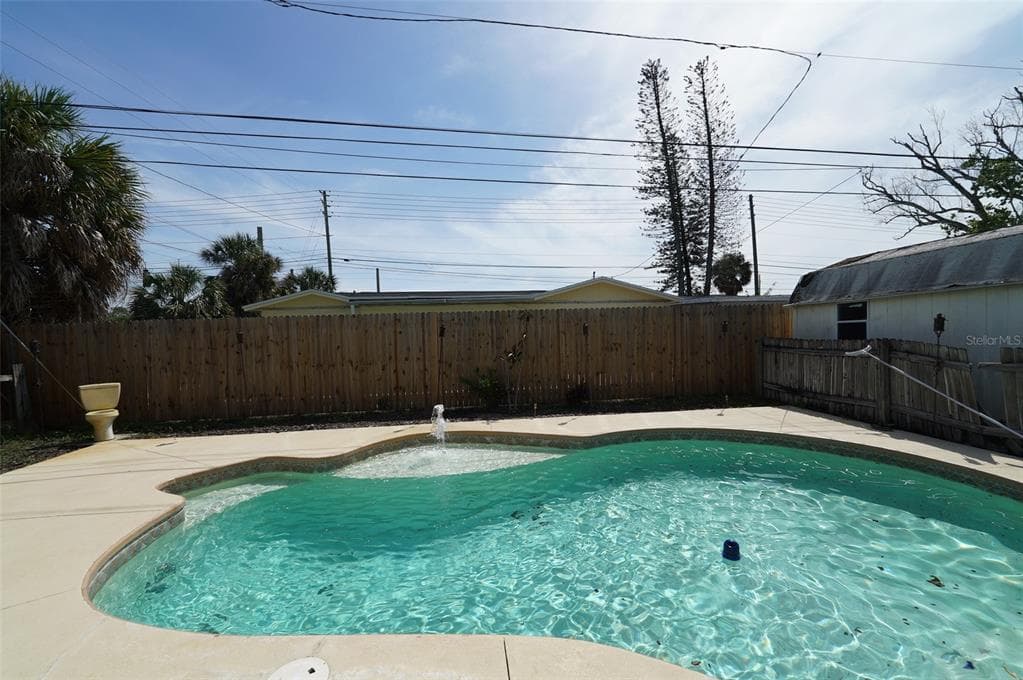 8300 75TH AVENUE, SEMINOLE, FL 33777 — zdjęcie 2
