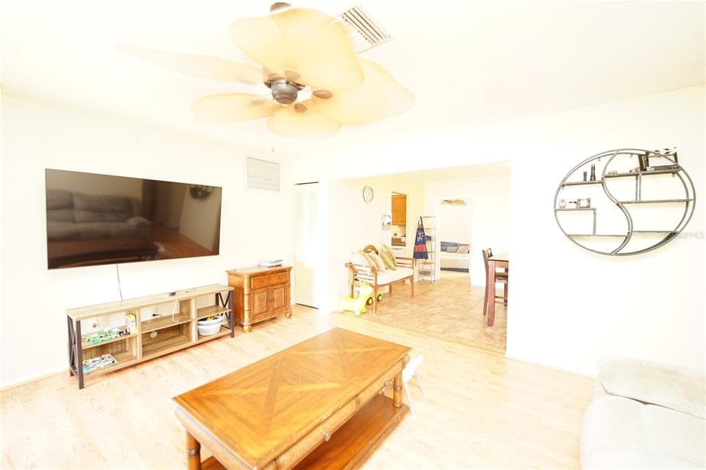 8300 75TH AVENUE, SEMINOLE, FL 33777 — zdjęcie 4