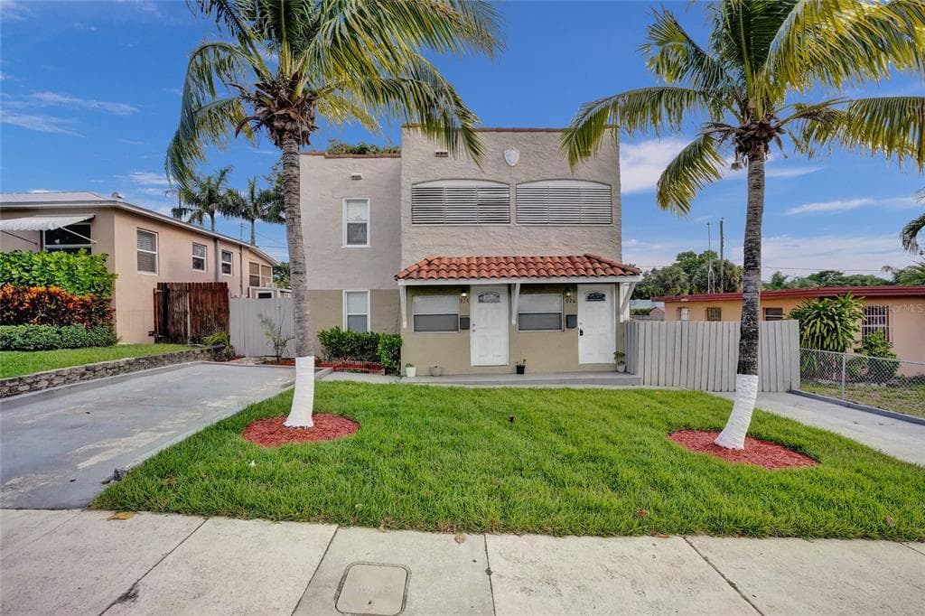 924 MCINTOSH STREET, WEST PALM BEACH, FL 33405