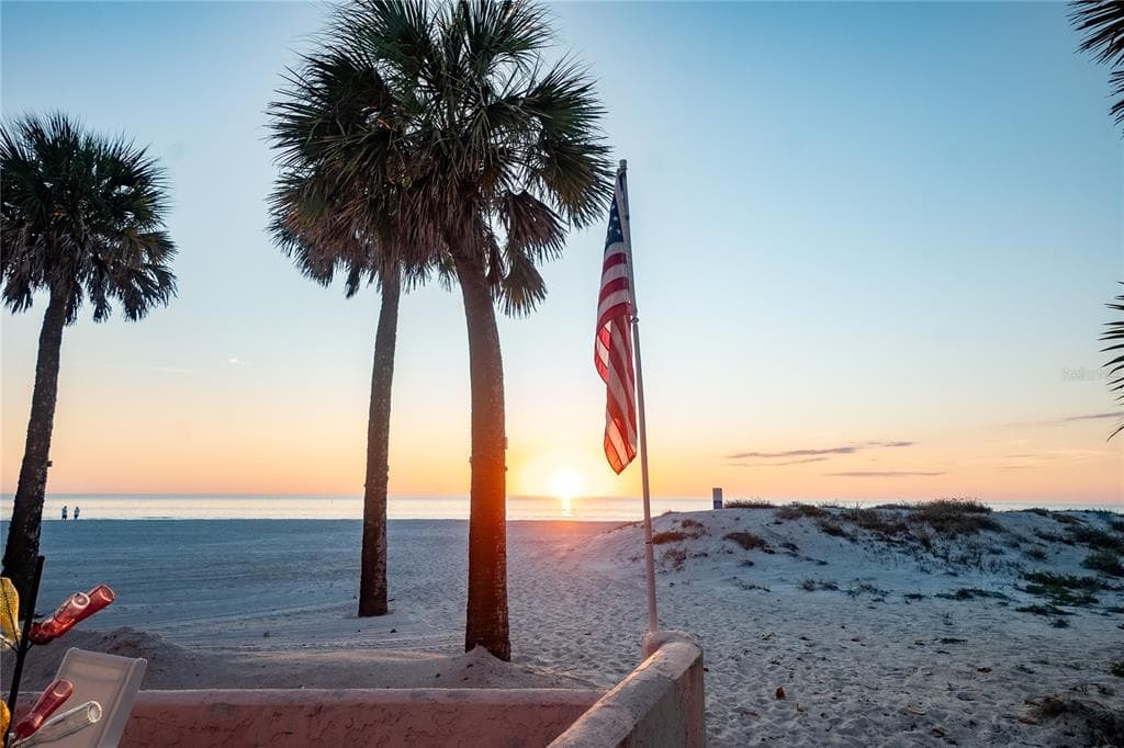 130 177TH TER W, REDINGTON SHORES, FL 33708 — zdjęcie 2