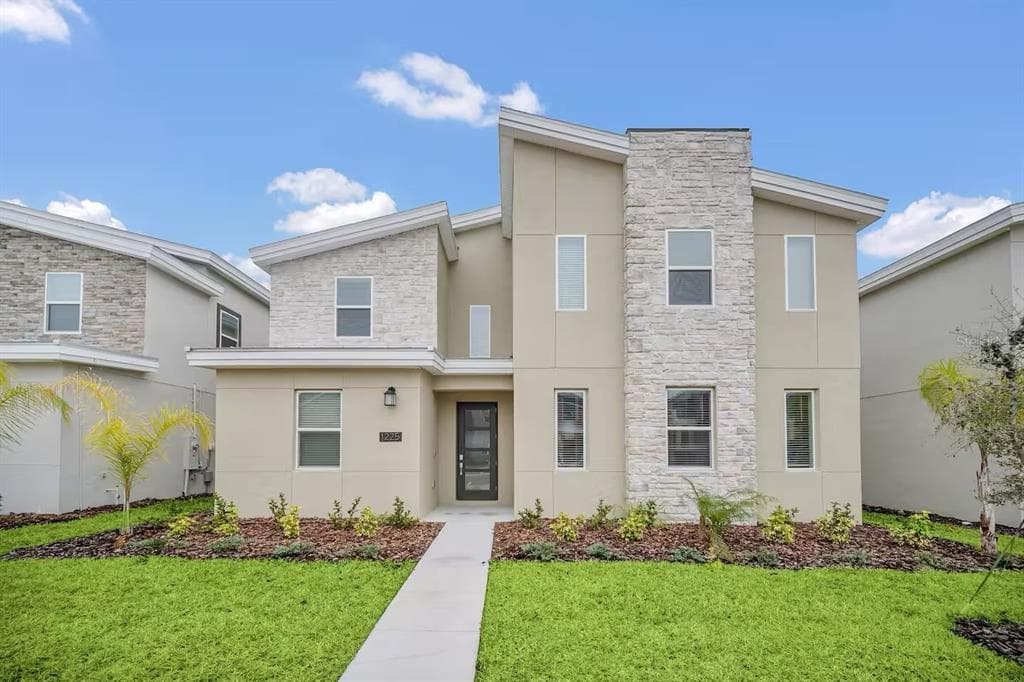 1225 CHALLENGE DRIVE, DAVENPORT, FL 33896