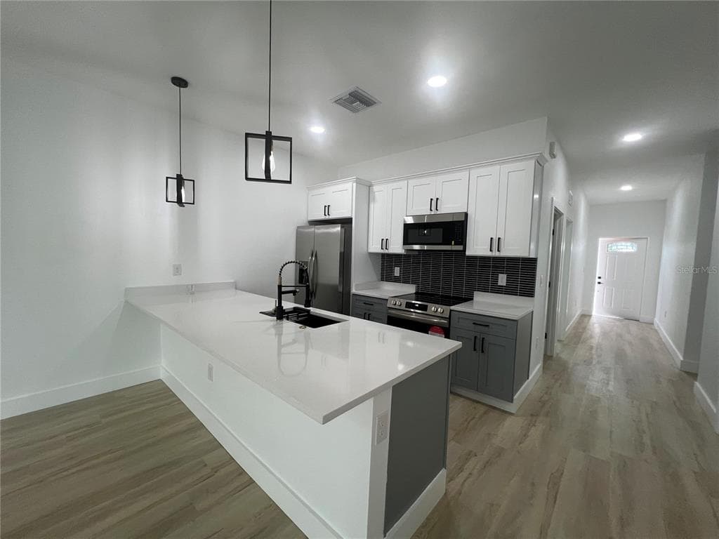 8249 DIMSTEAD STREET, PORT CHARLOTTE, FL 33981 — zdjęcie 4