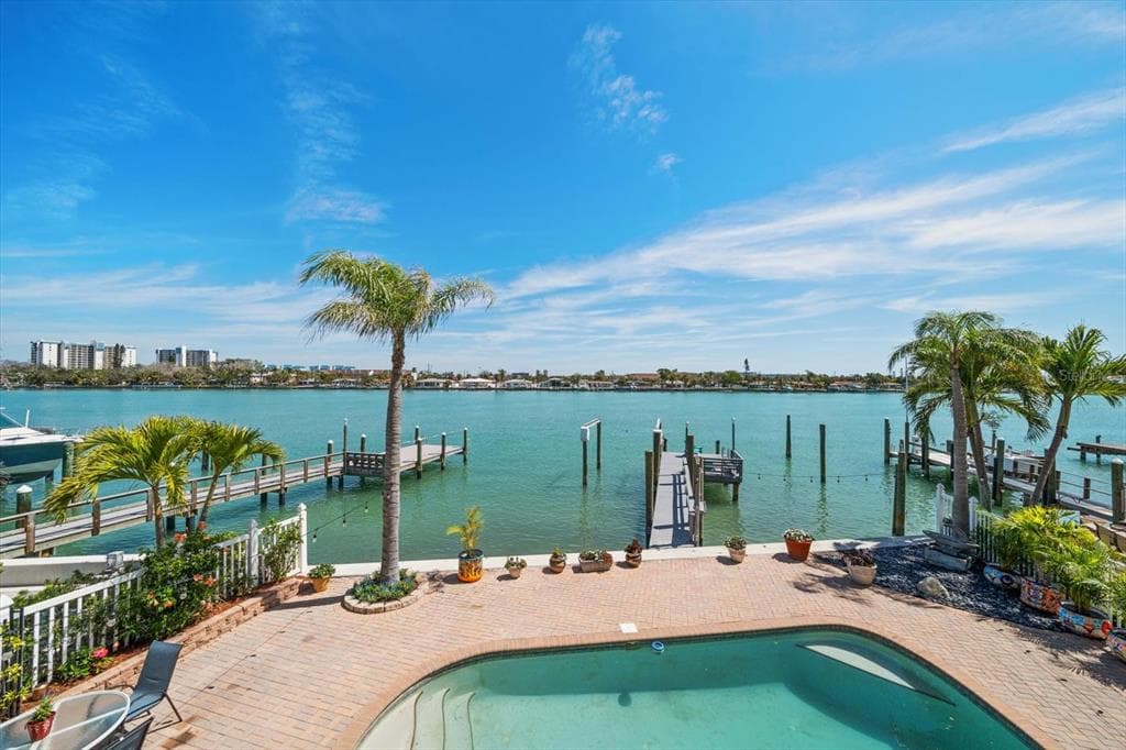 8685 E BAY DRIVE, TREASURE ISLAND, FL 33706