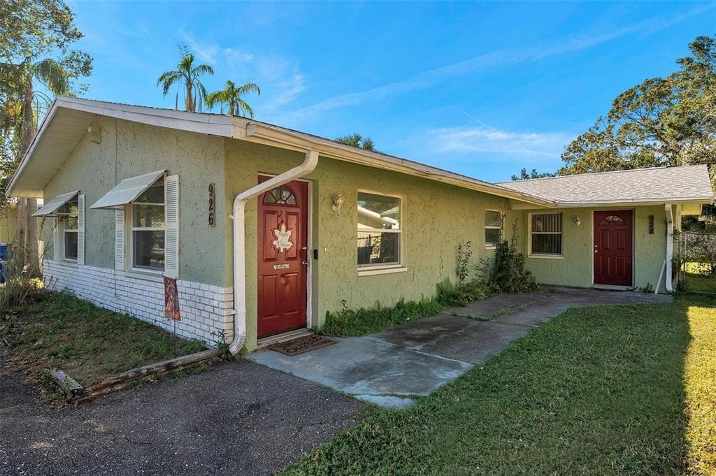 926 LAKE PALMS DRIVE, LARGO, FL 33771