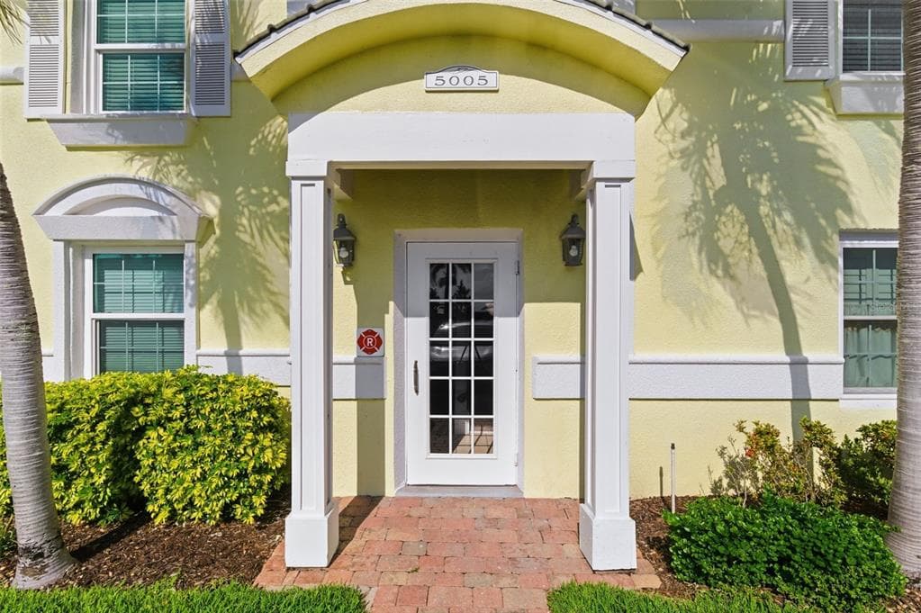 5005 COQUINA KEY DRIVE SE # E, ST PETERSBURG, FL 33705 — zdjęcie 2