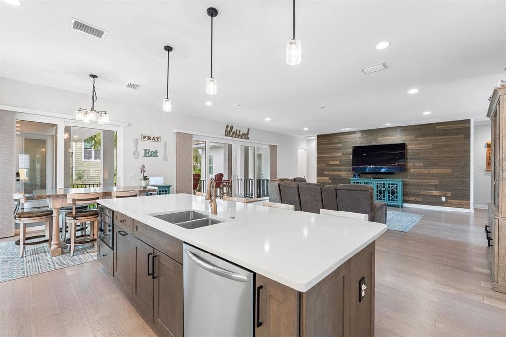 124 FOREST HILLS DRIVE, REDINGTON SHORES, FL 33708 — zdjęcie 5