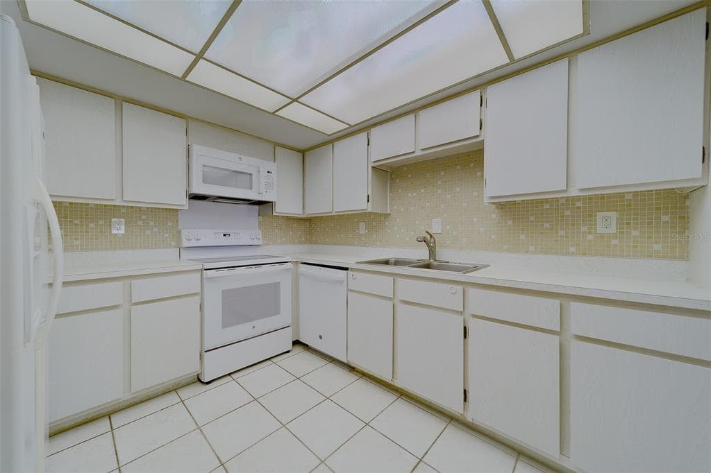 17920 GULF BOULEVARD # 1408, REDINGTON SHORES, FL 33708 — zdjęcie 4