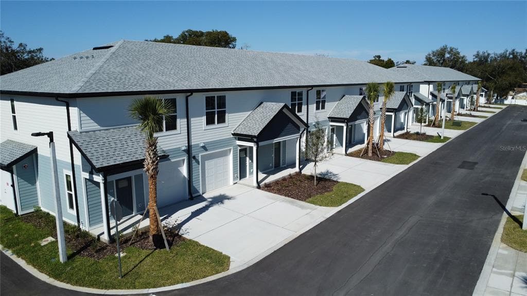 1129 E CAROLINE STREET, TAVARES, FL 32778
