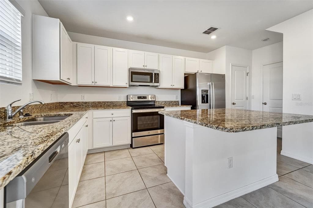 6803 BRANHAM MILL COURT, ZEPHYRHILLS, FL 33542 — zdjęcie 4