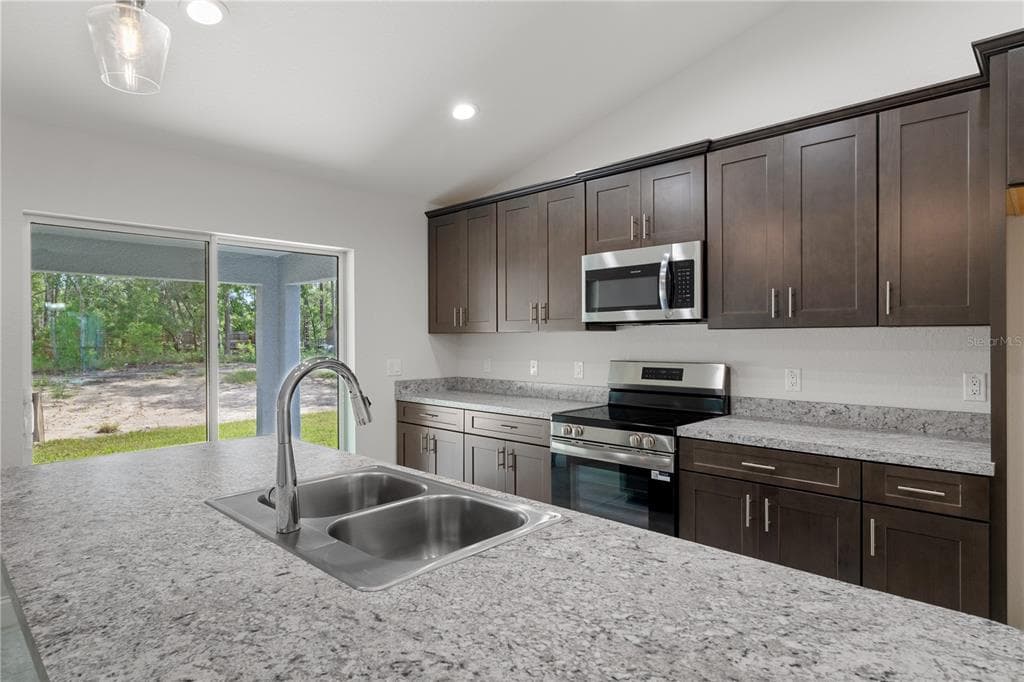 11367 LATCHWOOD AVENUE, WEEKI WACHEE, FL 34614 — zdjęcie 4