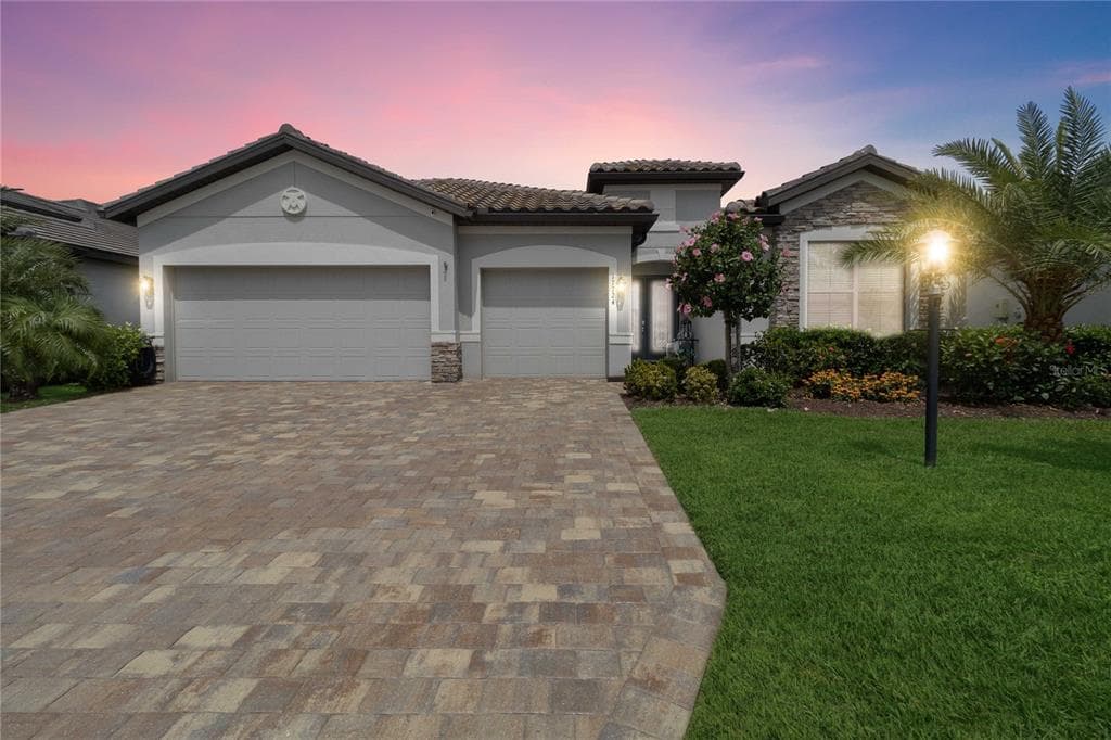 17724 POLO TRAIL, LAKEWOOD RANCH, FL 34211