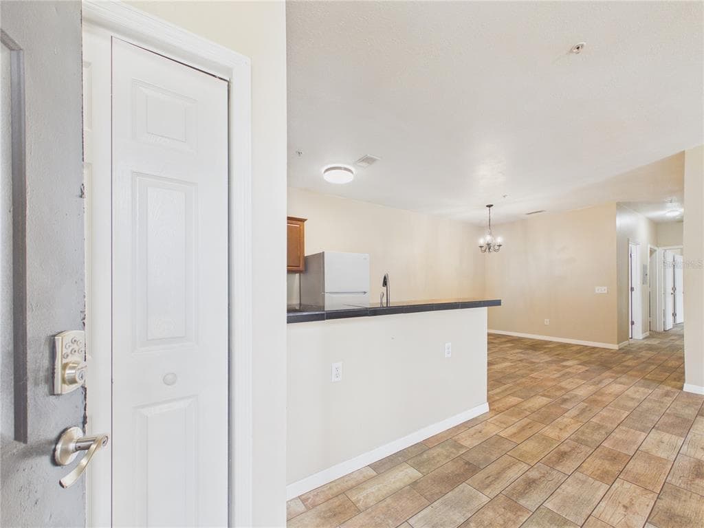 16305 ENCLAVE VILLAGE DRIVE # 102, TAMPA, FL 33647 — zdjęcie 3