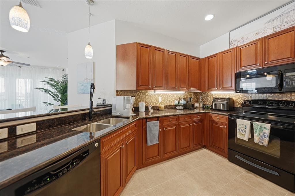 17288 ACAPULCO ROAD # 421, PUNTA GORDA, FL 33955 — zdjęcie 4