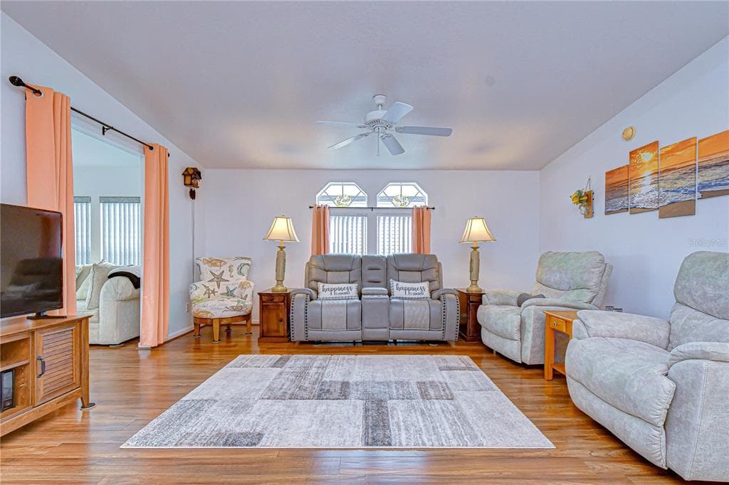 37232 NEUKOM AVENUE, ZEPHYRHILLS, FL 33541 — zdjęcie 3
