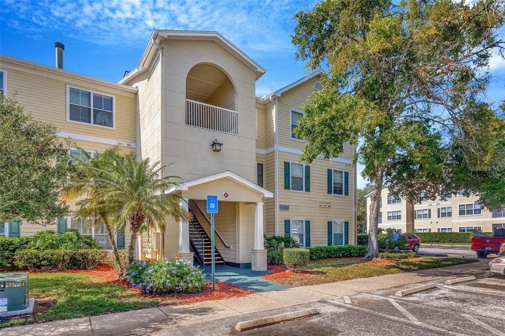 18281 BRIDLE CLUB DRIVE, TAMPA, FL 33647