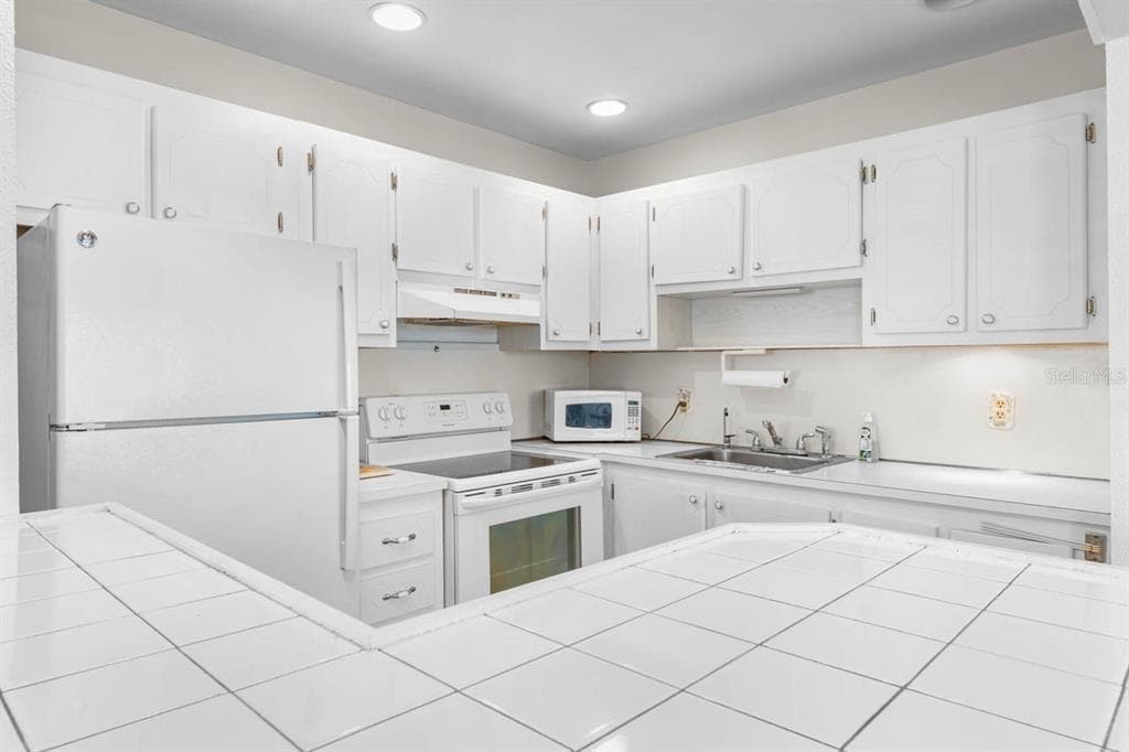 1801 BEDFORD LANE # 30, SUN CITY CENTER, FL 33573 — zdjęcie 2