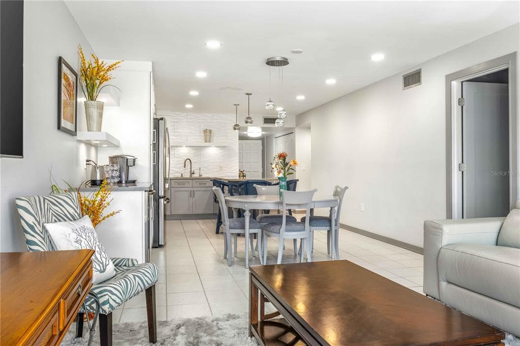 105 ISLAND WAY # 142, CLEARWATER BEACH, FL 33767 — zdjęcie 4