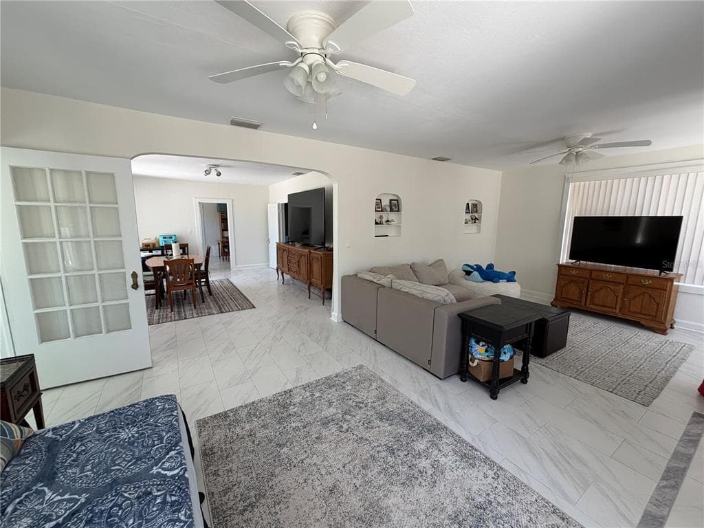 850 MANDALAY AVENUE, CLEARWATER BEACH, FL 33767 — zdjęcie 4